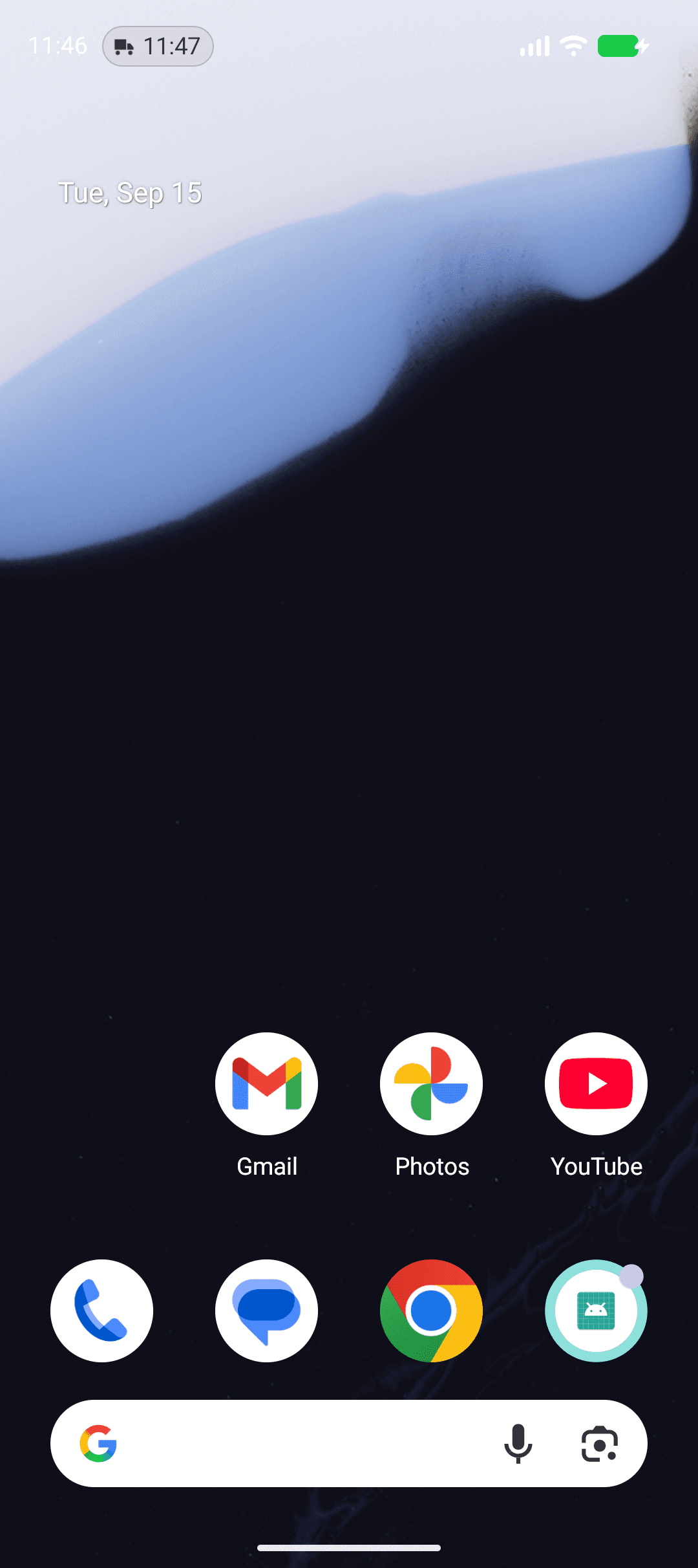 Android 16/API 36.1 에뮬레이터 홈 화면의 배달 트럭과 11:47 칩