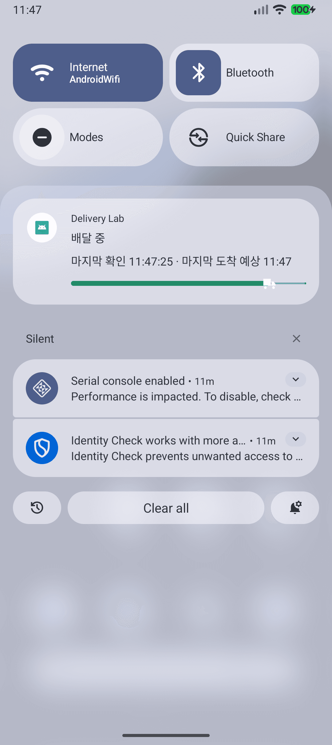 배달 중 상태와 마지막 확인 시각, 진행 막대가 있는 Android 알림